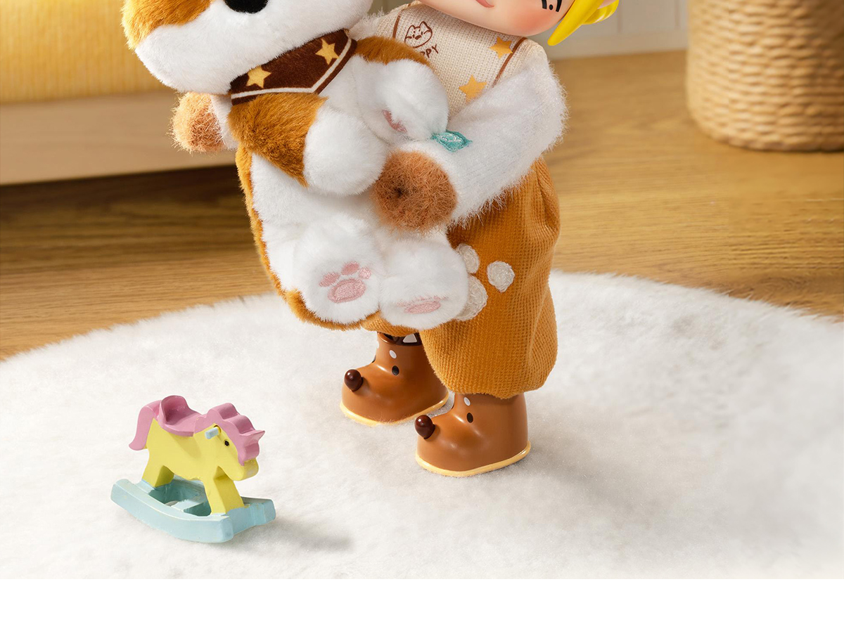 MOLLY Hugging 1/8 Action Figure - POP MART (Hong Kong, China)