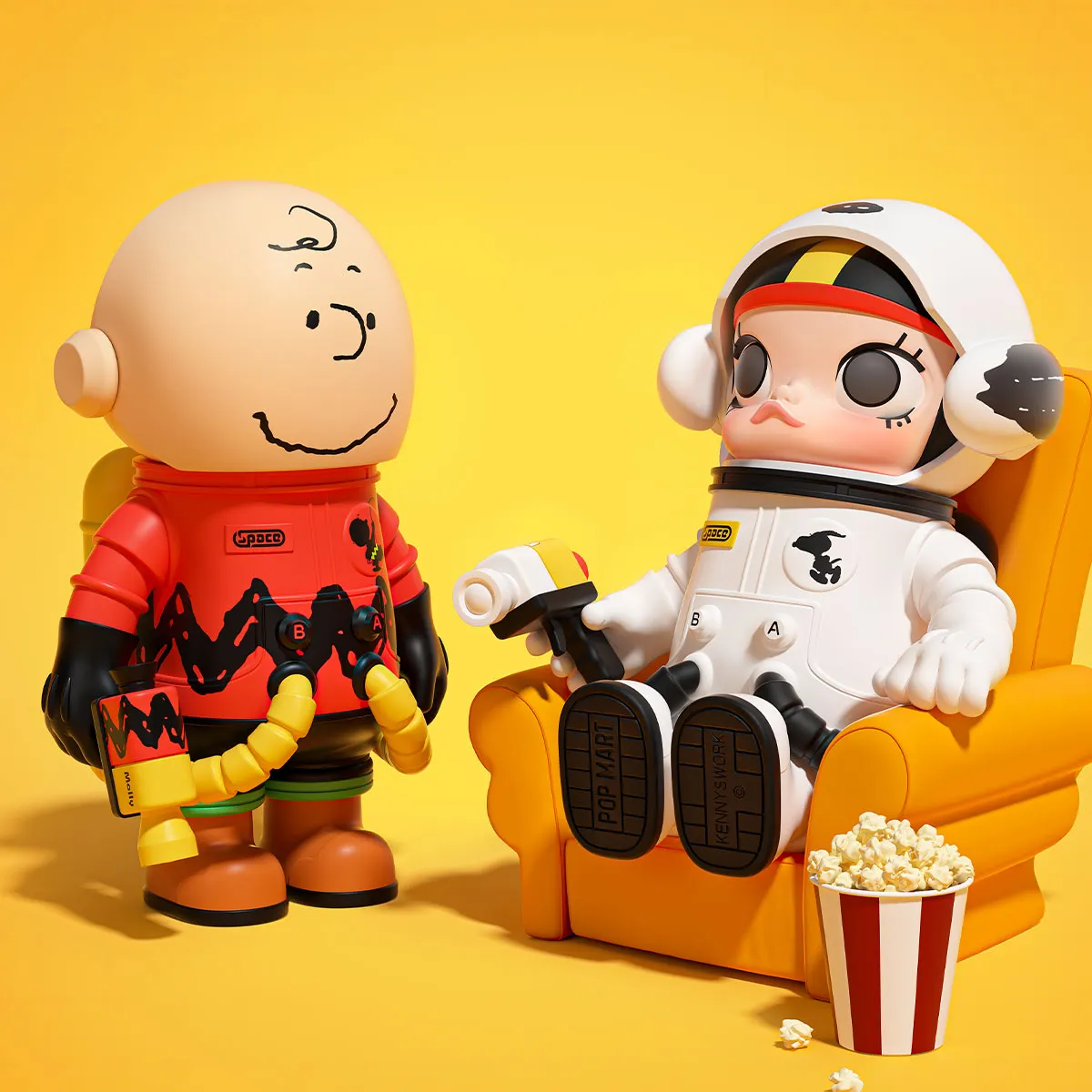MEGA SPACE MOLLY 100% Charlie Brown & Snoopy - POP MART (Singapore)
