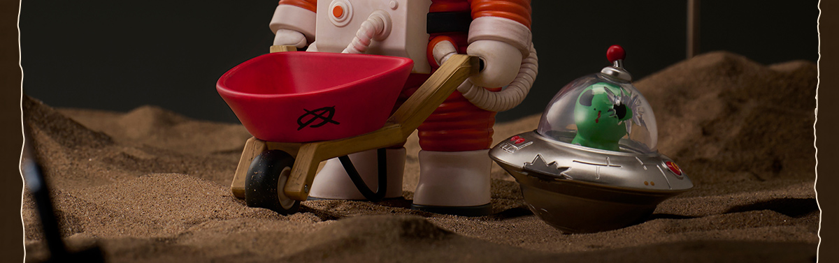 Hirono Search for Aliens Figurine - POP MART (Poland)