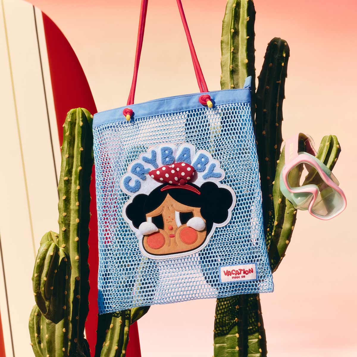 CRYBABY Vacation Mode On ミニクロスボディバッグ CRYBABY Vacation Mode On シリーズショルダーバッグ - POP MART