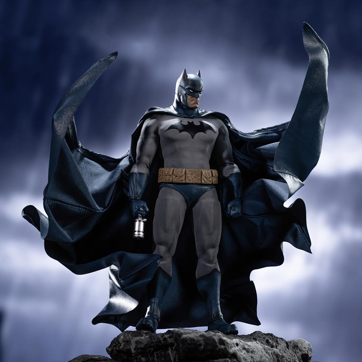 DC Batman Hush Collectible Action Figure - POP MART (Japan)