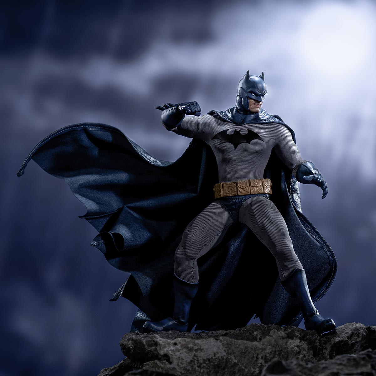 DC Batman Hush Collectible Action Figure - POP MART (Japan)