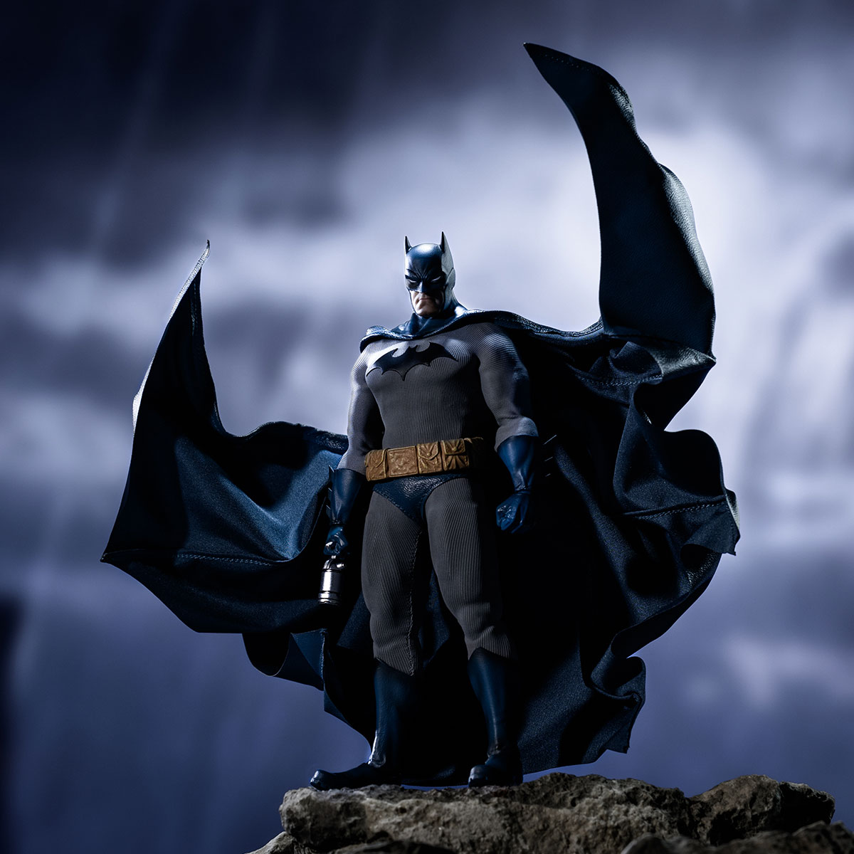 DC Batman Hush Collectible Action Figure - POP MART (Japan)