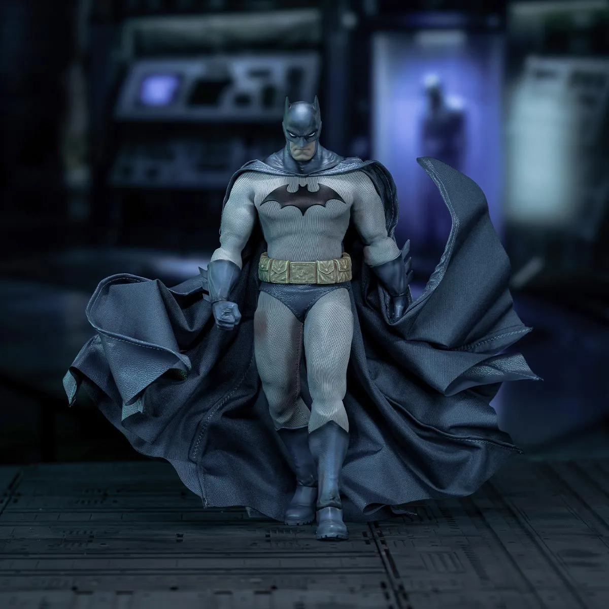 DC Batman Hush Collectible Action Figure - POP MART (Japan)