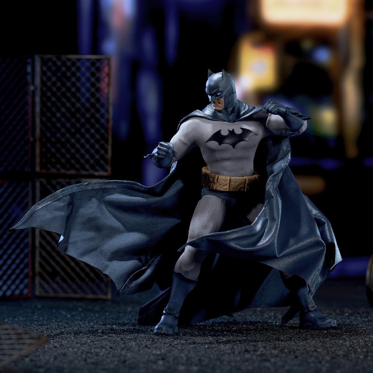 DC Batman Hush Collectible Action Figure - POP MART (Italy)