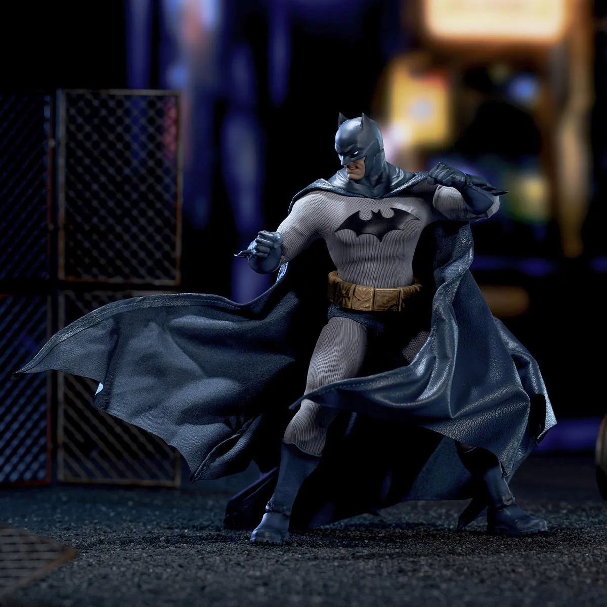 DC Batman Hush Collectible Action Figure - POP MART (Japan)