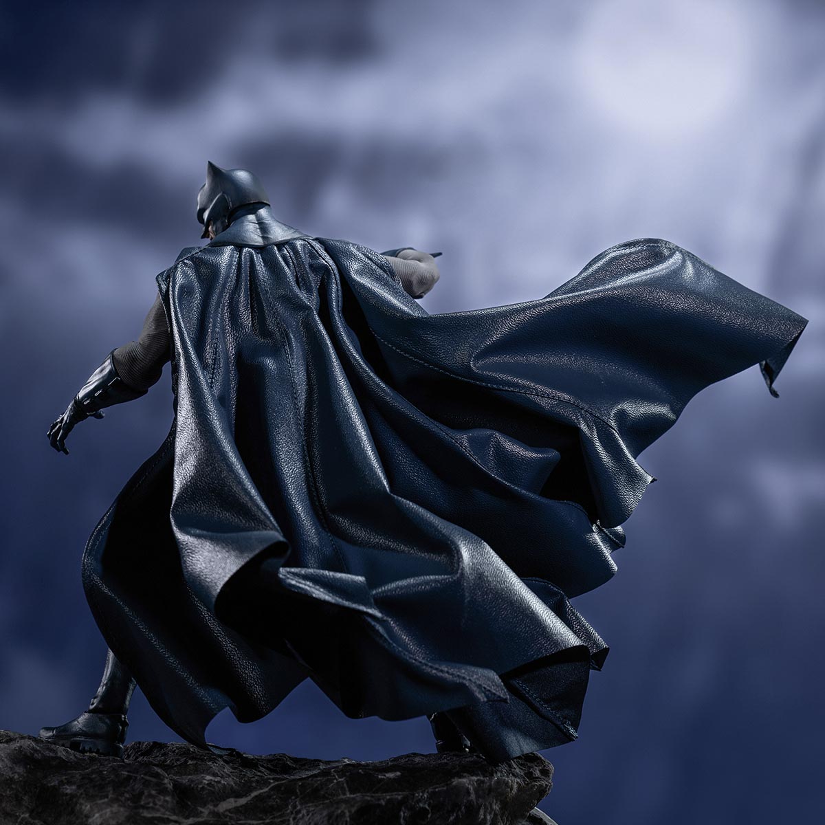 DC Batman Hush Collectible Action Figure - POP MART (Japan)