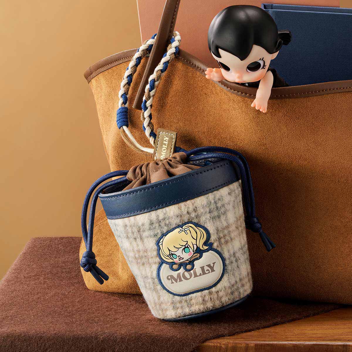 .　POPMART POPLAND MOLLY リュック カバン 限定品 Molly Winter Fit Check Series-MINI Bag Blind Box - POP MART (France)