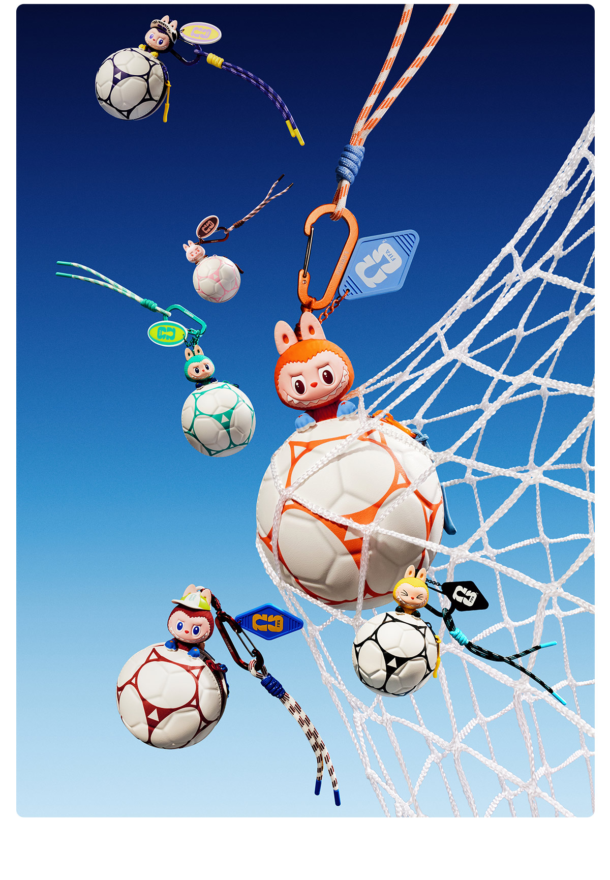 THE MONSTERS x FIFA サッカーミニバッグ THE MONSTERS × FIFA サッカーミニバッグ - POP MART (Australia)